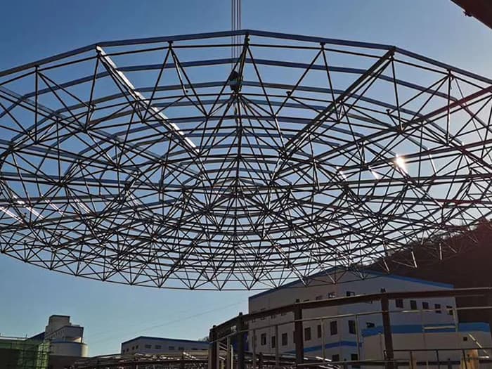 沙河螺栓球网架工程施工现场